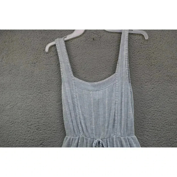 Caution to the Wind Sleeveless Tiered Midi Dress-Size Medium Jrs. - Picture 2 of 9